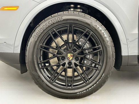 New 2026 Porsche Cayenne Coupe AWD/4WD image 32