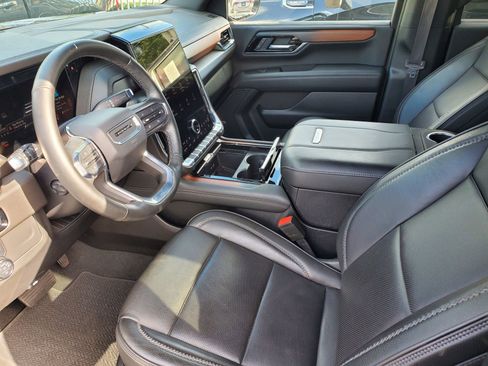 Used 2025 GMC Yukon Denali RWD image 22