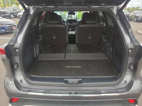 Used 2023 Toyota Highlander XSE FWD image 32