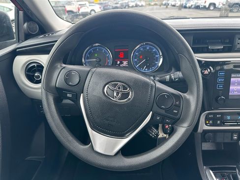 Used 2019 Toyota Corolla LE image 19