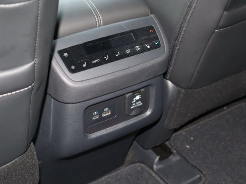 Used 2025 Nissan Pathfinder Platinum FWD image 21