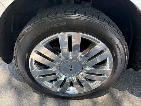 Used 2009 Lincoln MKX AWD image 28