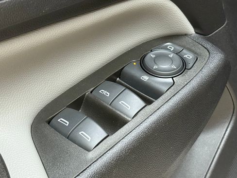 Used 2023 Chevrolet Equinox LS image 22