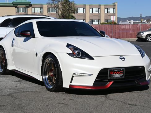Used 2015 Nissan 370Z NISMO image 7