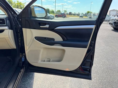 Used 2018 Toyota Highlander XLE AWD/4WD image 27