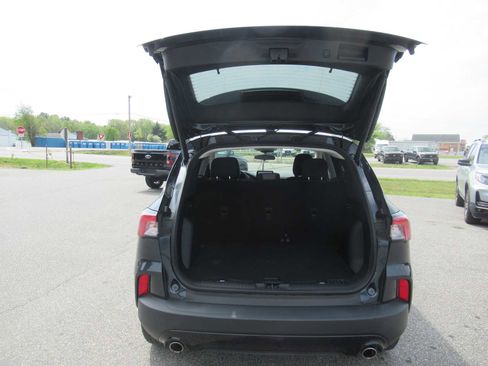 Used 2022 Ford Escape SE w/ SE Sport Appearance Package image 18