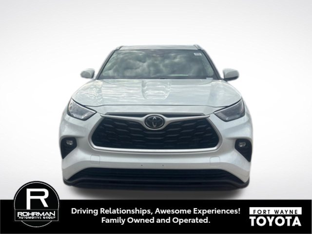 Used 2022 Toyota Highlander XLE FWD image 1