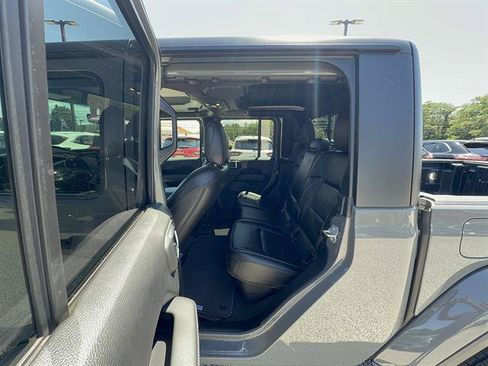 Used 2020 Jeep Gladiator Overland w/ Popular Equipment Package AWD/4WD image 18