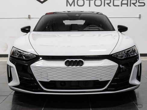 Used 2024 Audi e-tron GT Prestige image 7