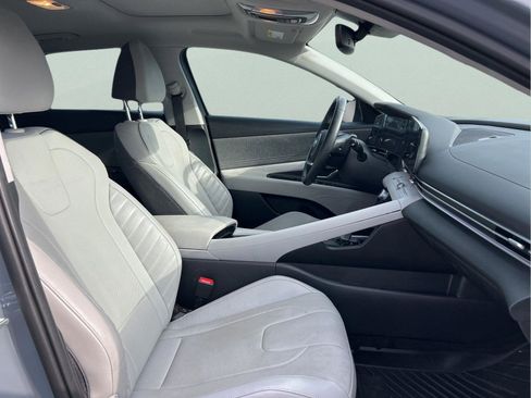 Used 2023 Hyundai Elantra Limited image 31