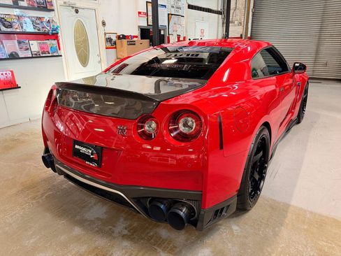 Used 2018 Nissan GT-R Premium AWD/4WD image 6