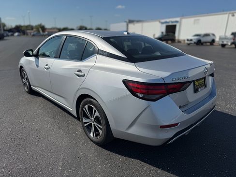 Used 2023 Nissan Sentra SV image 3