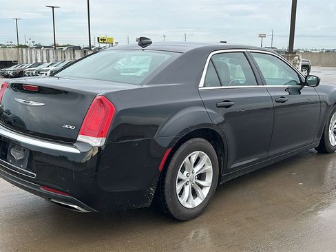 Used 2015 Chrysler 300 Limited RWD image 11