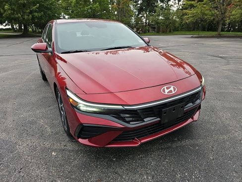 Used 2025 Hyundai Elantra SEL FWD image 8