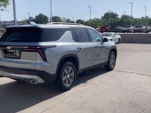 Used 2026 Chevrolet Traverse LT w/ Driver Confidence Package FWD image 8