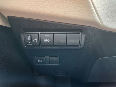 Used 2024 Toyota Corolla Cross XLE w/ Convenience Package AWD/4WD image 19