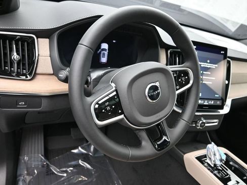 New 2026 Volvo XC90 B6 Plus w/ Protection Package Premier AWD/4WD image 13
