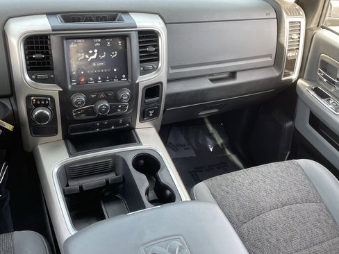Certified 2020 RAM 1500 Classic SLT w/ Luxury Group image 15