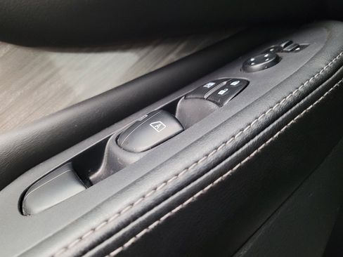 Used 2018 Nissan Murano SV FWD image 27