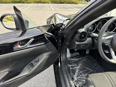 New 2026 MAZDA MX-5 Miata Club w/ Interior Package RWD image 17