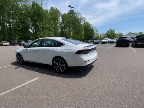 Used 2023 Honda Accord Sport image 6