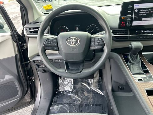 Certified 2022 Toyota Sienna LE image 21