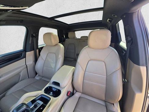 Used 2019 Porsche Cayenne w/ Premium Plus Package image 12