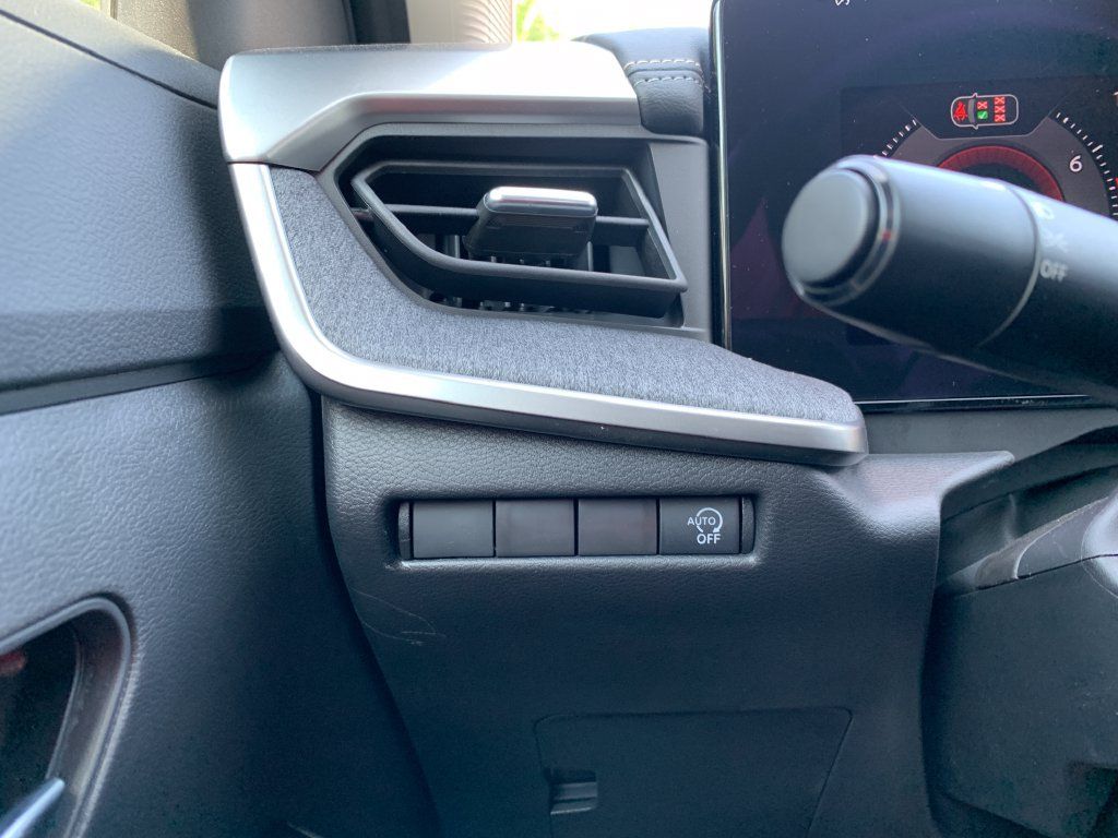 New 2027 Nissan Kicks SV w/ SV Premium Package FWD image 16