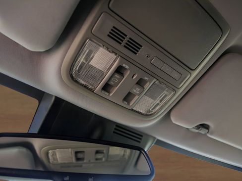 Used 2018 Honda CR-V Touring image 23