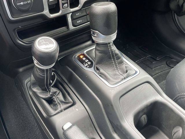 Used 2023 Jeep Gladiator Overland w/ LED Lighting Group AWD/4WD image 21