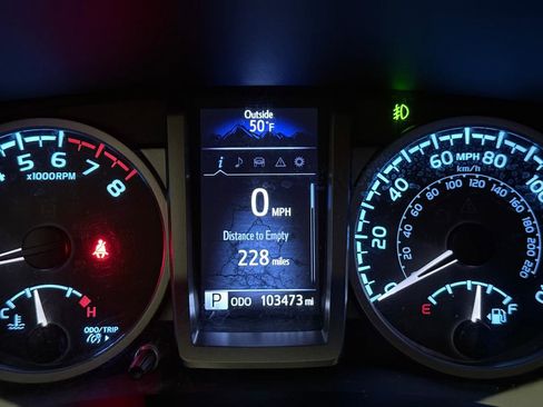 Used 2016 Toyota Tacoma SR5 w/ SR5 Appearance Package (SN) image 37