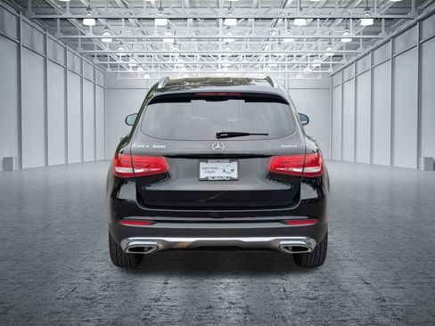 Used 2019 Mercedes-Benz GLC 300 4MATIC image 4