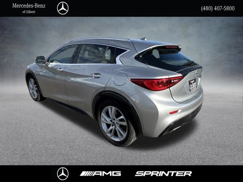 Used 2017 INFINITI QX30 Premium w/ Navigation Package FWD image 4