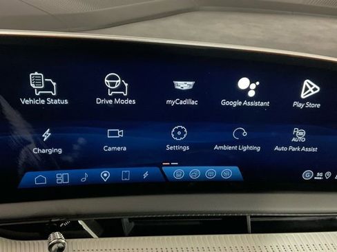New 2026 Cadillac Optiq Sport 2 w/ LPO, Floor Liner Package AWD/4WD image 9
