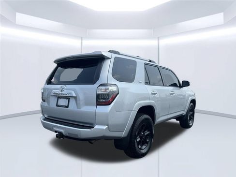 Used 2020 Toyota 4Runner SR5 AWD/4WD image 3