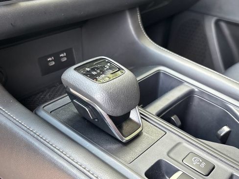 Used 2026 Nissan Pathfinder S FWD image 16