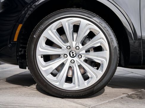 Used 2023 Bentley Bentayga Extended Wheelbase AWD/4WD image 3
