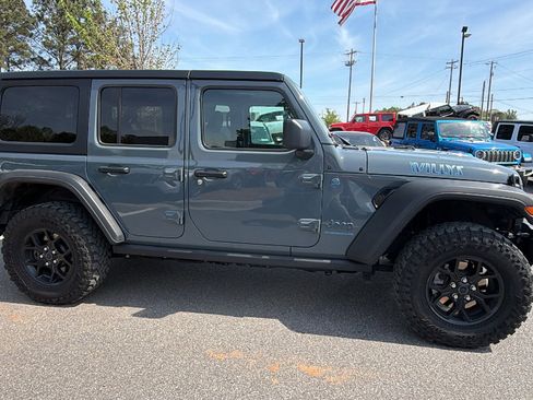 Used 2025 Jeep Wrangler Willys image 7