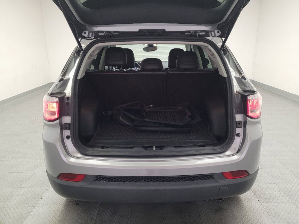 Used 2018 Jeep Compass Latitude w/ Popular Equipment Group FWD image 29