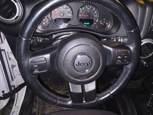 Used 2014 Jeep Wrangler Unlimited Sahara image 7