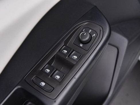 Used 2025 Volkswagen Taos S AWD/4WD image 8