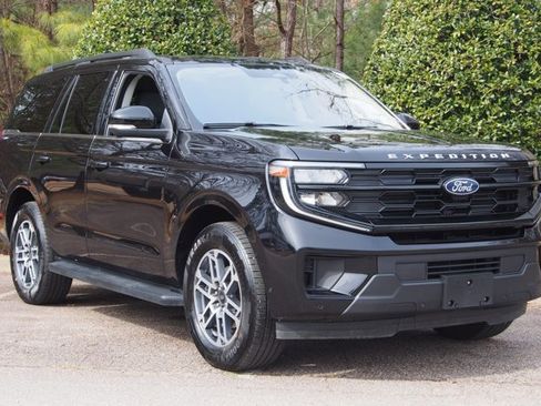 Certified 2025 Ford Expedition Active RWD image 1