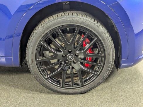 Used 2023 Maserati Levante Trofeo image 11