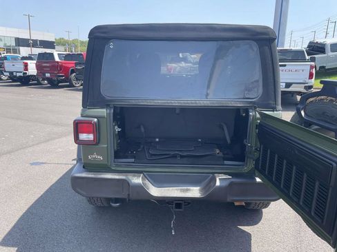 Used 2022 Jeep Wrangler Sport AWD/4WD image 10