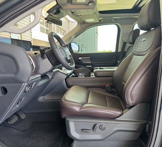 New 2025 Ford Expedition Max Platinum w/ Platinum Ultimate Package AWD/4WD image 5