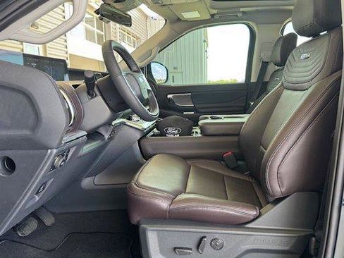 New 2025 Ford Expedition Max Platinum w/ Platinum Ultimate Package AWD/4WD image 5