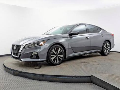Used 2019 Nissan Altima 2.5 SV image 2
