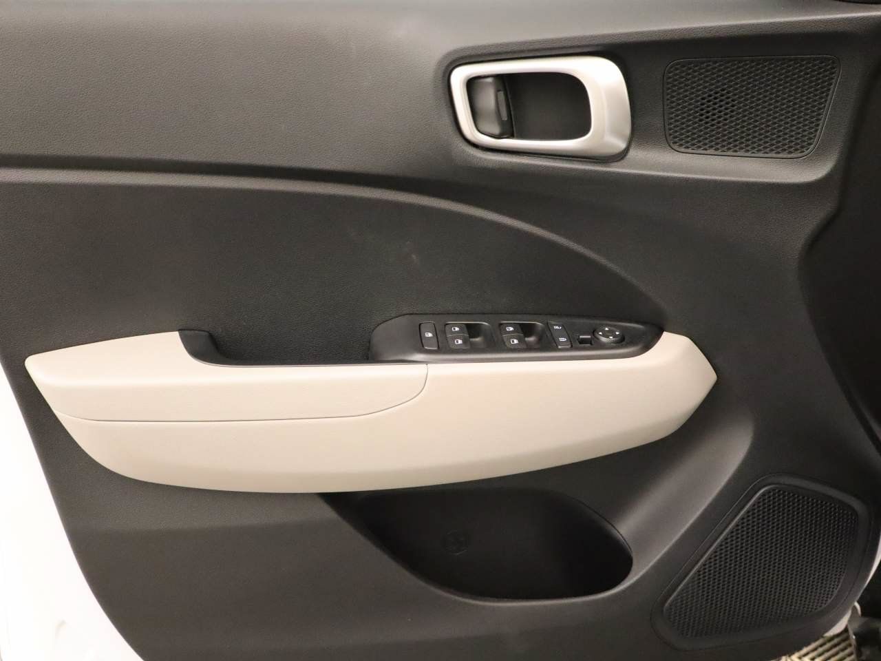 Used 2026 Hyundai Venue SEL FWD image 15