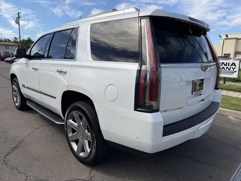 Used 2018 Cadillac Escalade Luxury RWD image 4