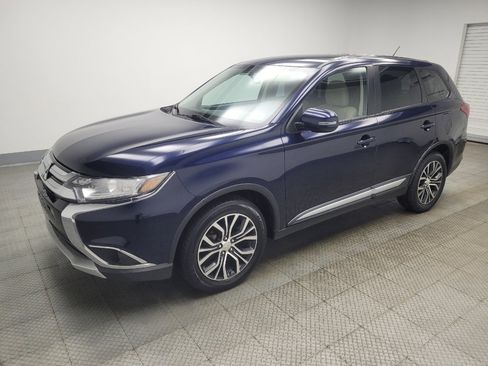 Used 2016 Mitsubishi Outlander SE image 2